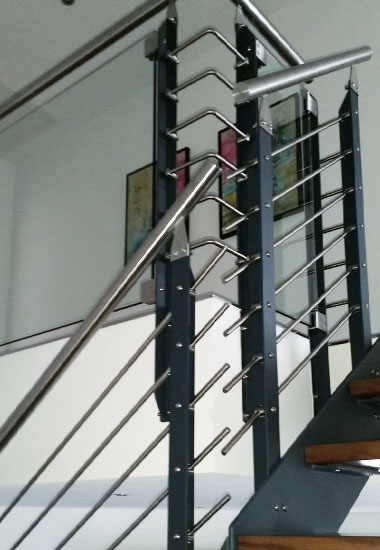 Treppe-Geländer-Glasabtrennung